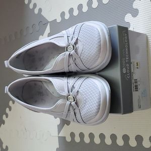 Bzees cloud technology size 8
